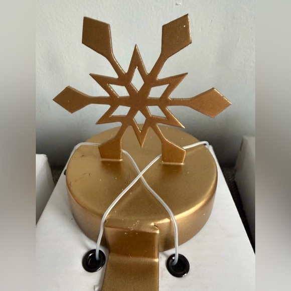 Target Gold Snowflake Stocking Holders - Picture 3 of 8